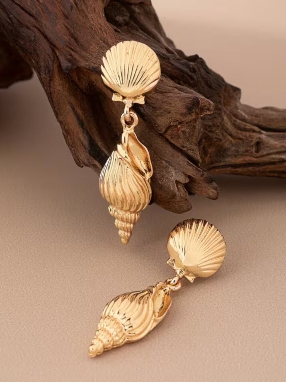 Golden Seashell Dangle Earrings (BRAND-NEW & SO CUTE!)